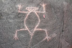 Un petroglif que representa Piaða, el cap del culte ancestral dels cubeo